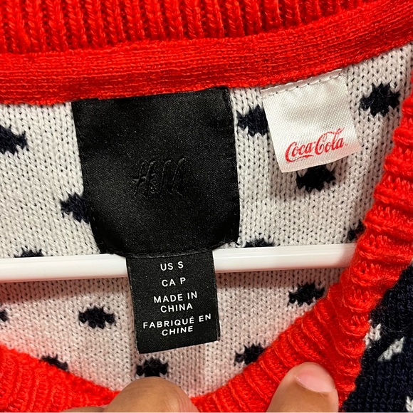 H&M Men’s Holiday Sweater Pull Over Sweater Holidays Are Coming Sweater Size S - Picture 3 of 5